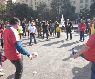 Bloque por la infancia: Jugando fútbol frente a La Moneda dijeron “No más goles contra la Niñez”