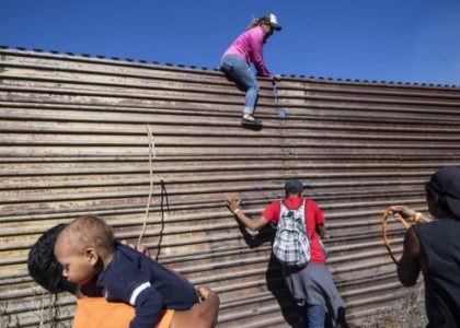 Caravana de migrantes en Tijuana: gases lacrimógenos y deportaciones, los enfrentamientos entre la patrulla fronteriza de EE.UU. y migrantes centroamericanos
