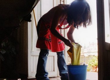 Niñas y adolescentes en trabajos domésticos, una realidad invisible en América Latina