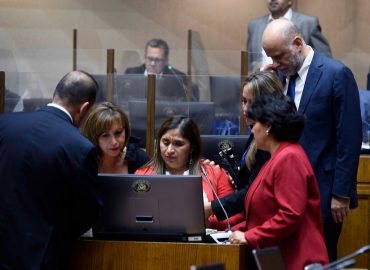 Senado respalda a Campillai: Condenan fuertes dichos de diputada Cordero sobre su ceguera